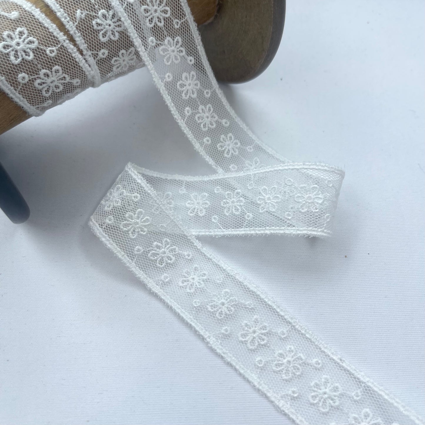 Ditsy Daisy White 25mm Embroidered Insertion Lace