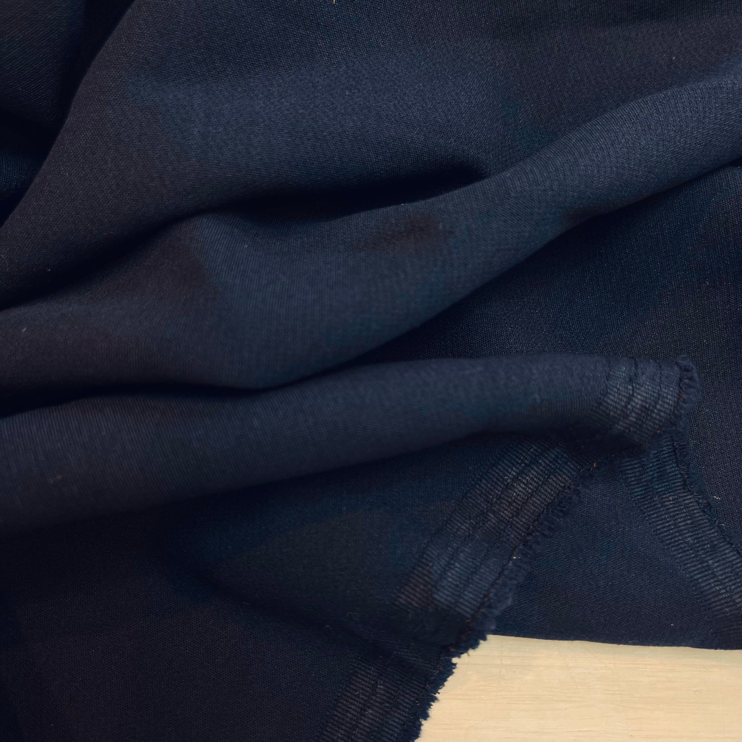 2.05 mtrs navy viscose stretch suiting