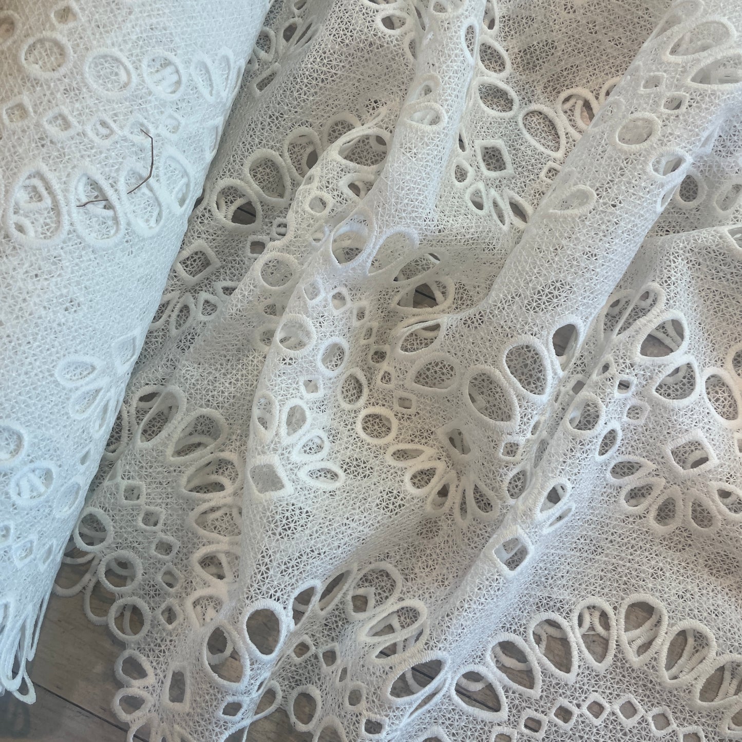 Tear drop white Guipure Lace