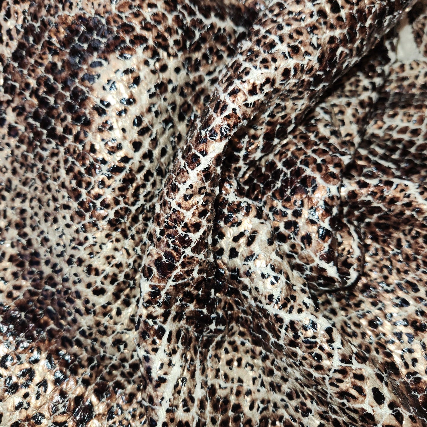 2.7mx140cm Lurex leopard print suiting