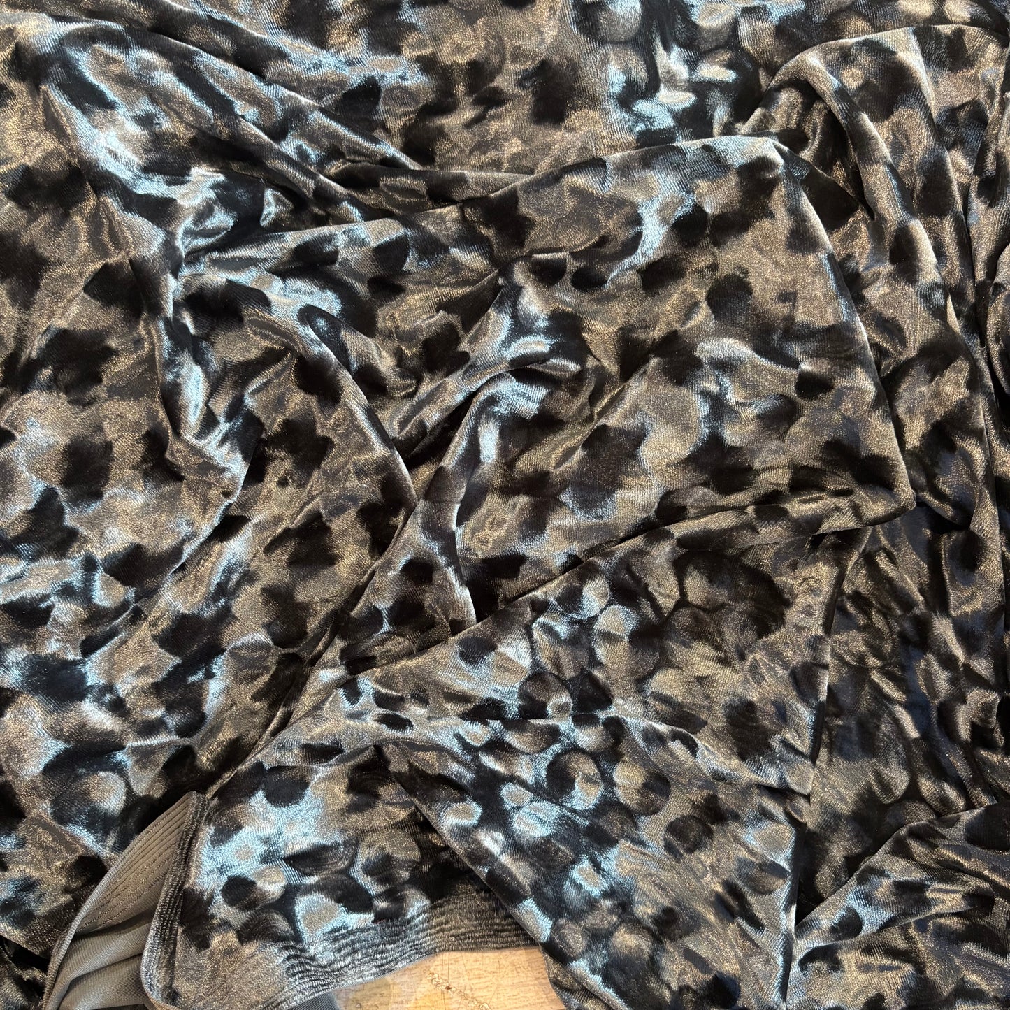 1.4m Grey Textured Stretch Velvet