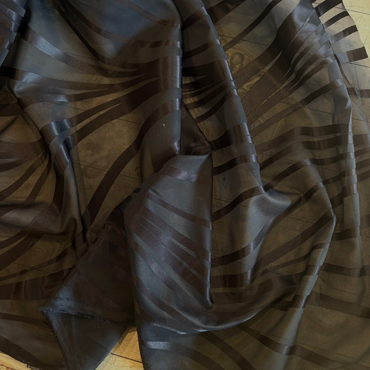 2.35m Navy Burnout Satin