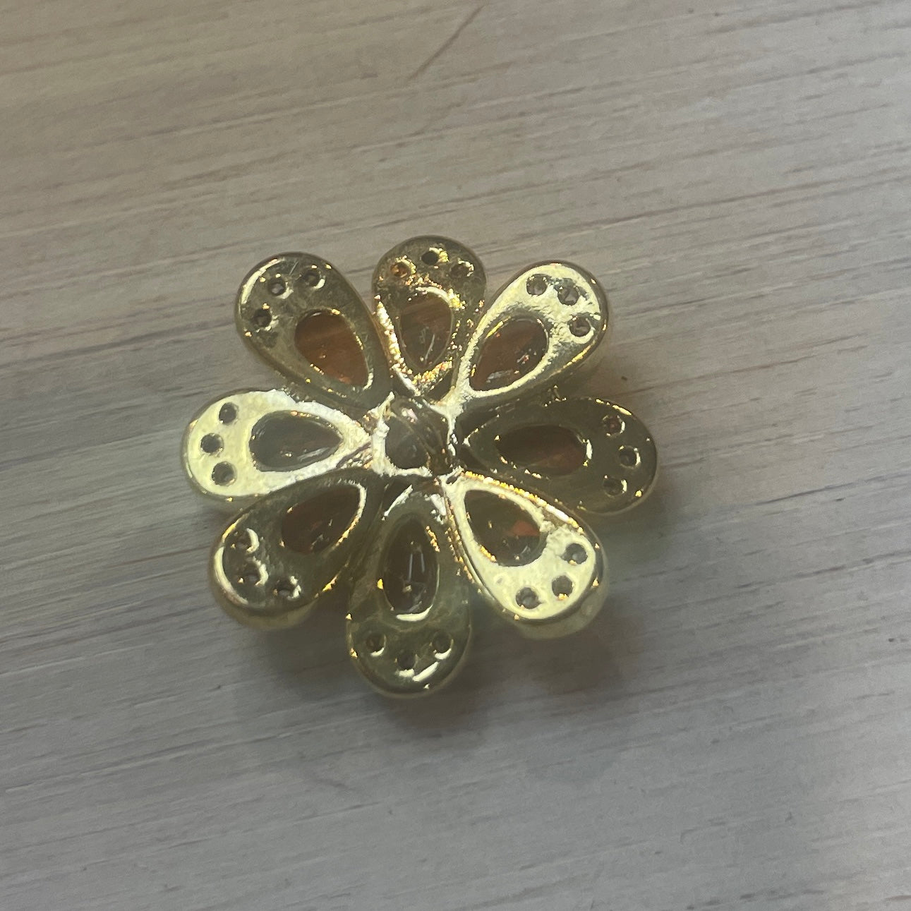 Amber stone flower button