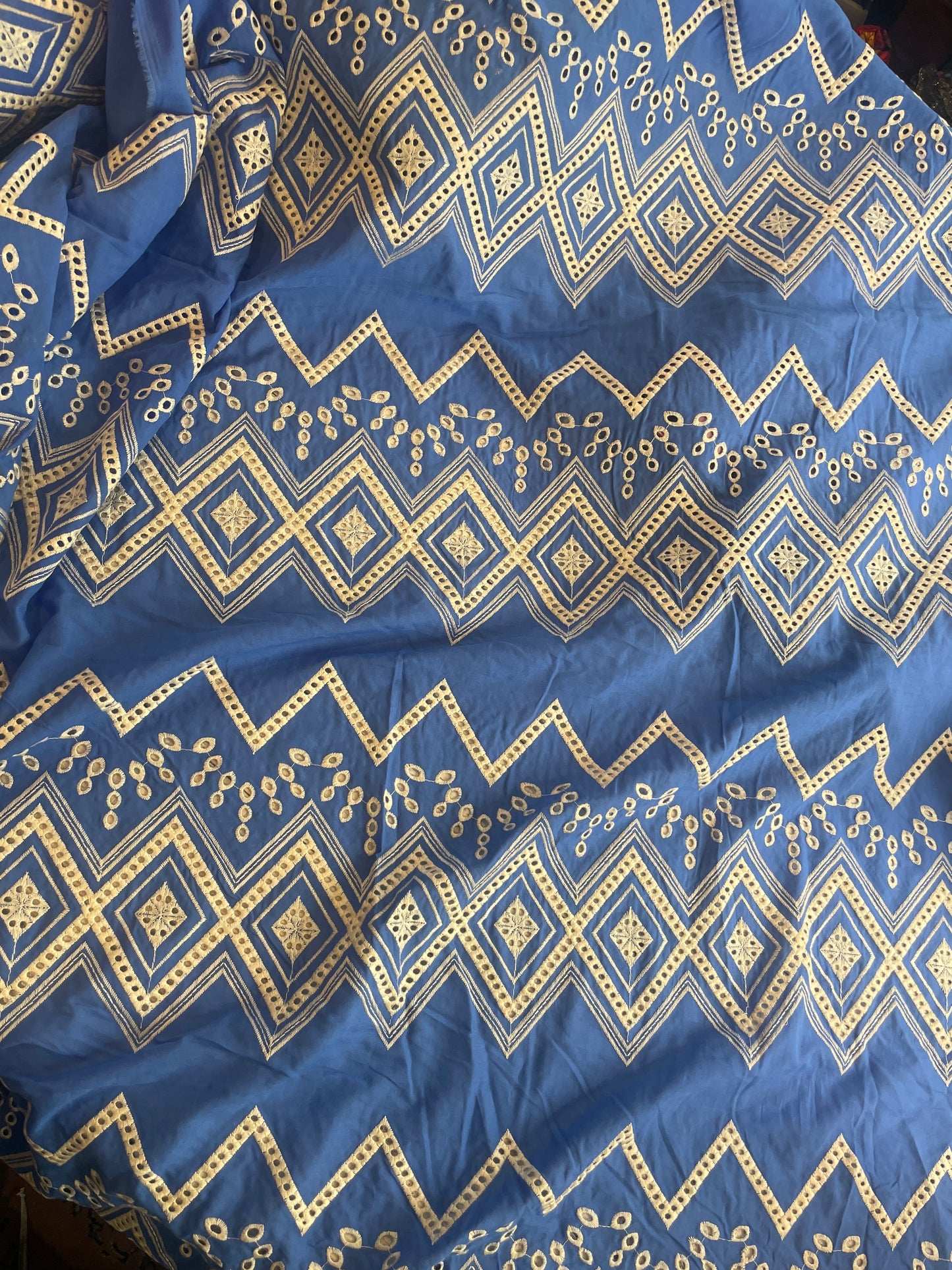 Sorento capri Embroidered broderie