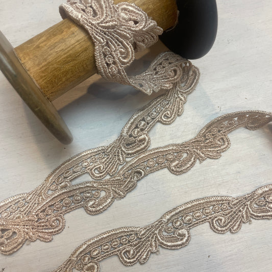 Mocha Fleur Edging Guipure Trim