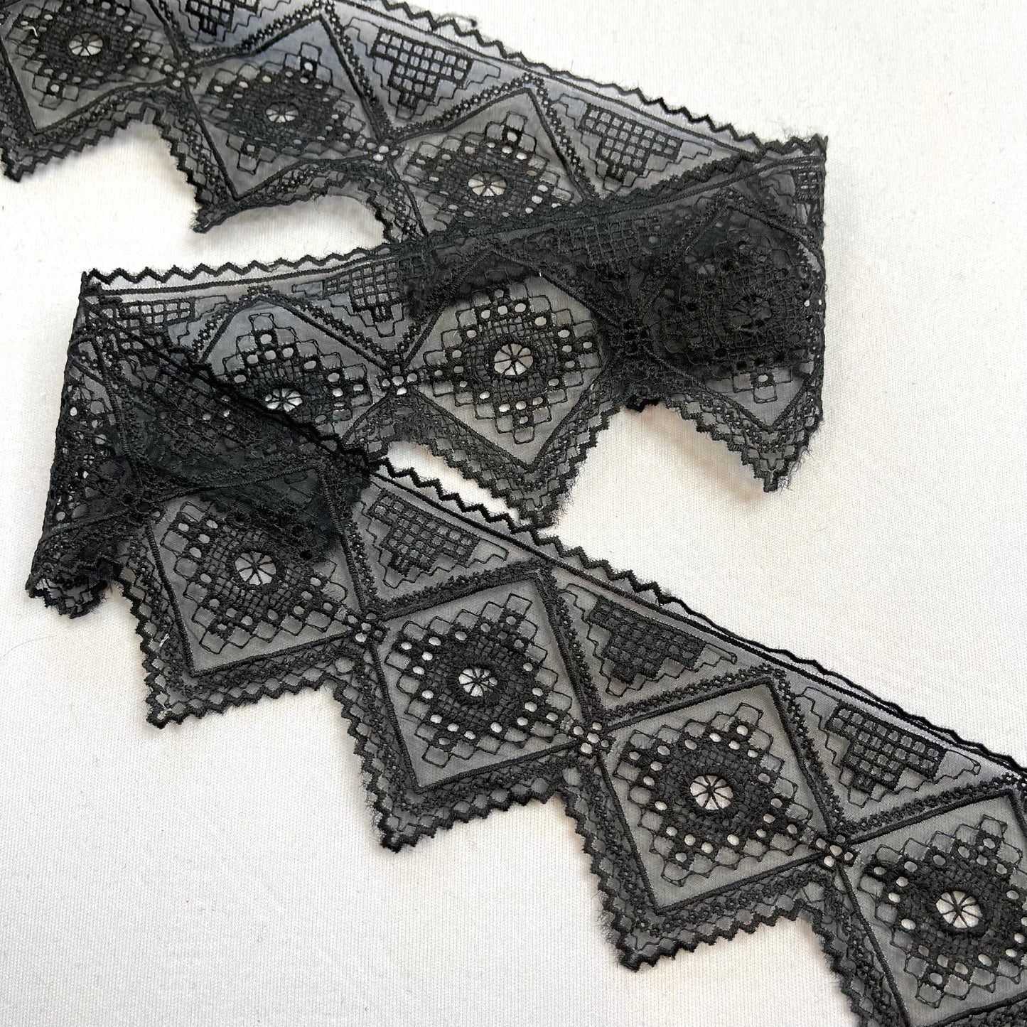 Black Embroidered Diamond 75mm Edging