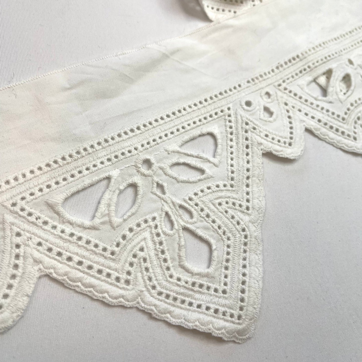 Shona White Peaked Broderie Lace Trim