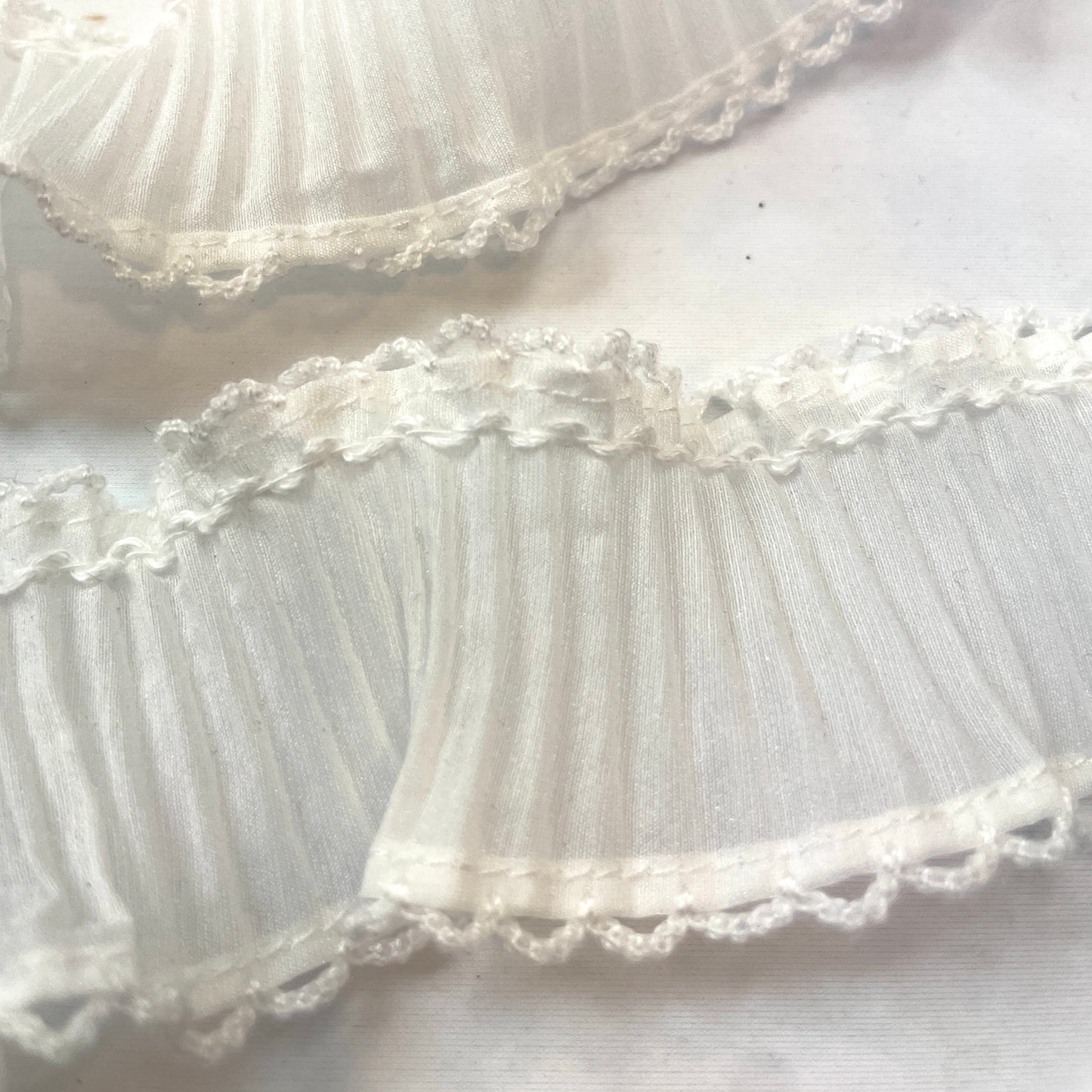 Ivory pleated frill trim 4cm