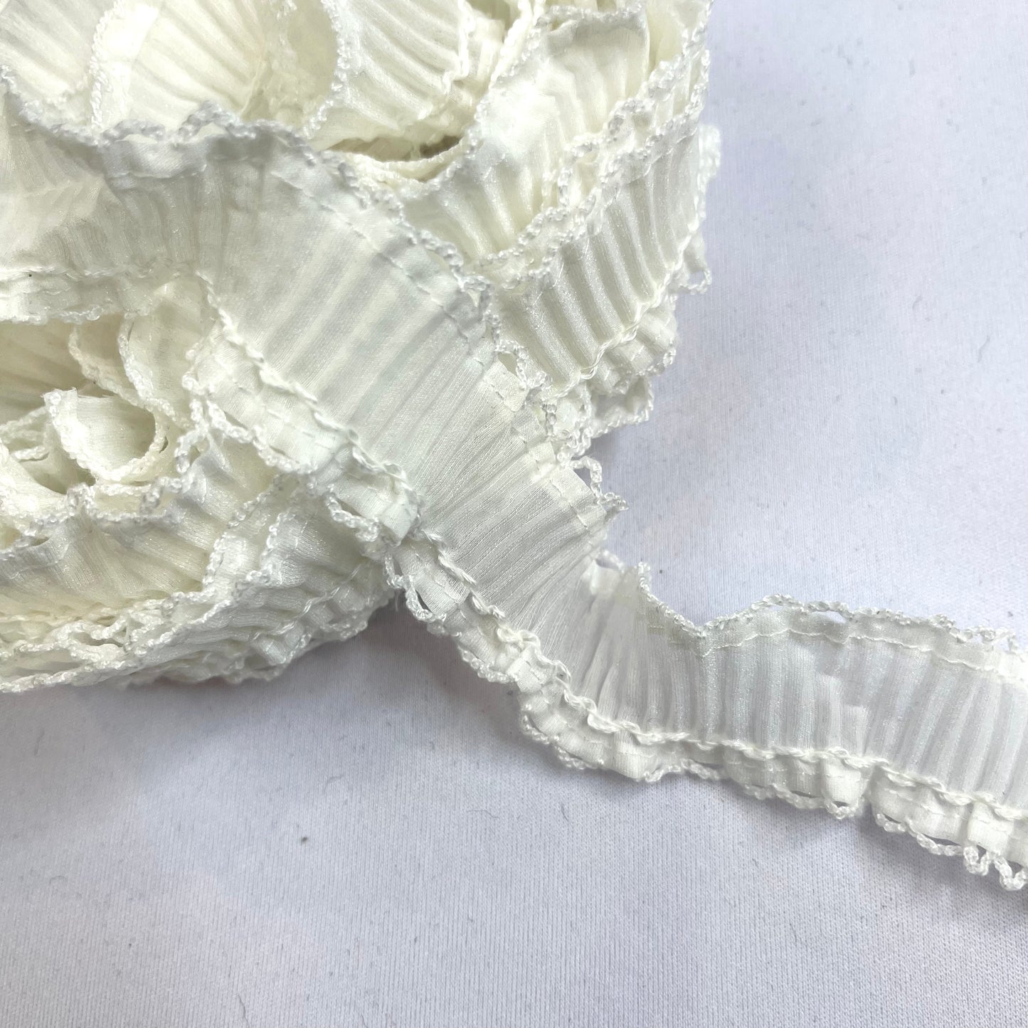 5mtrs White  Pleated Frill Trim