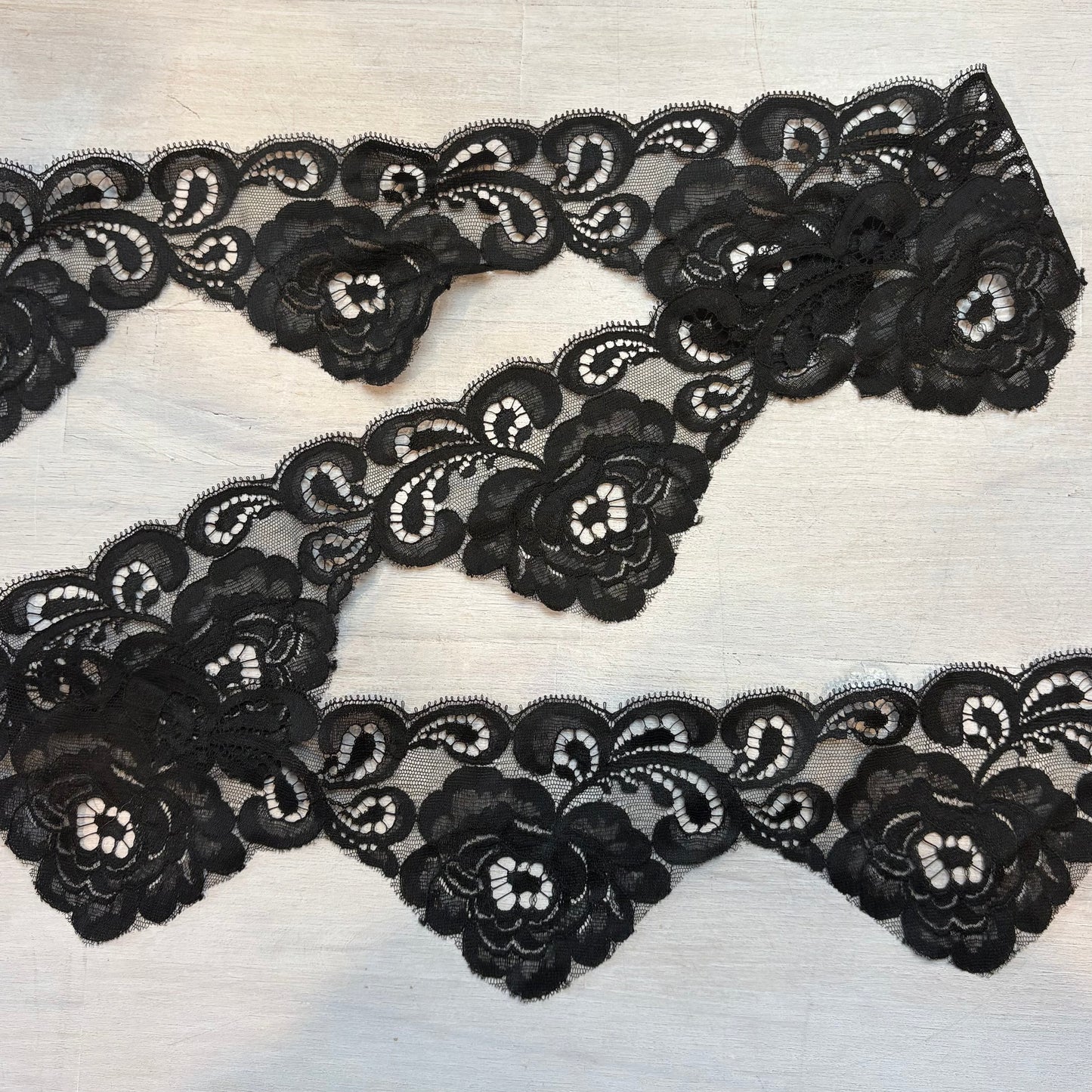 1.70m Black Rose Scallop Lace Trim