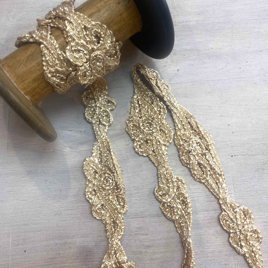 Piper chenille flower trim