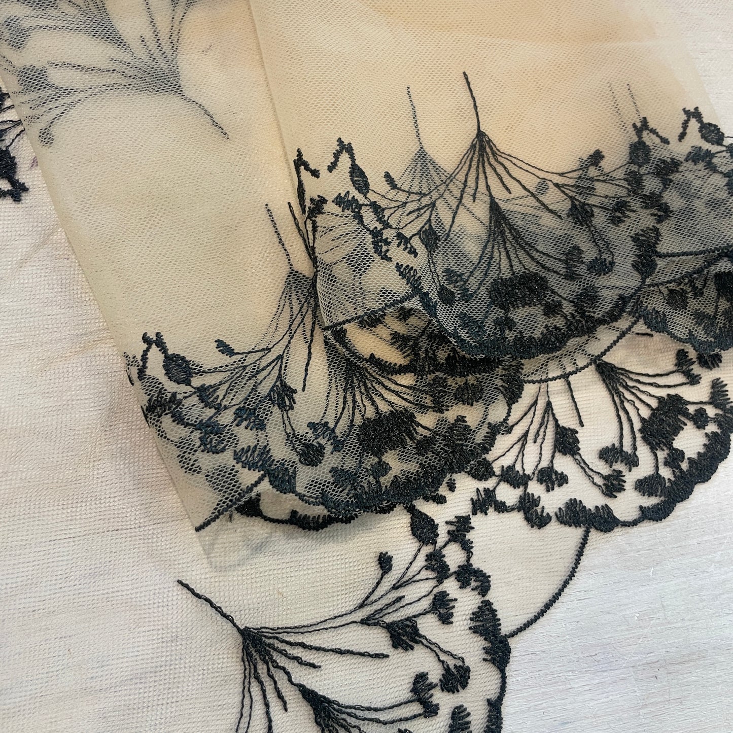 Flower fan Embroidered Lace
