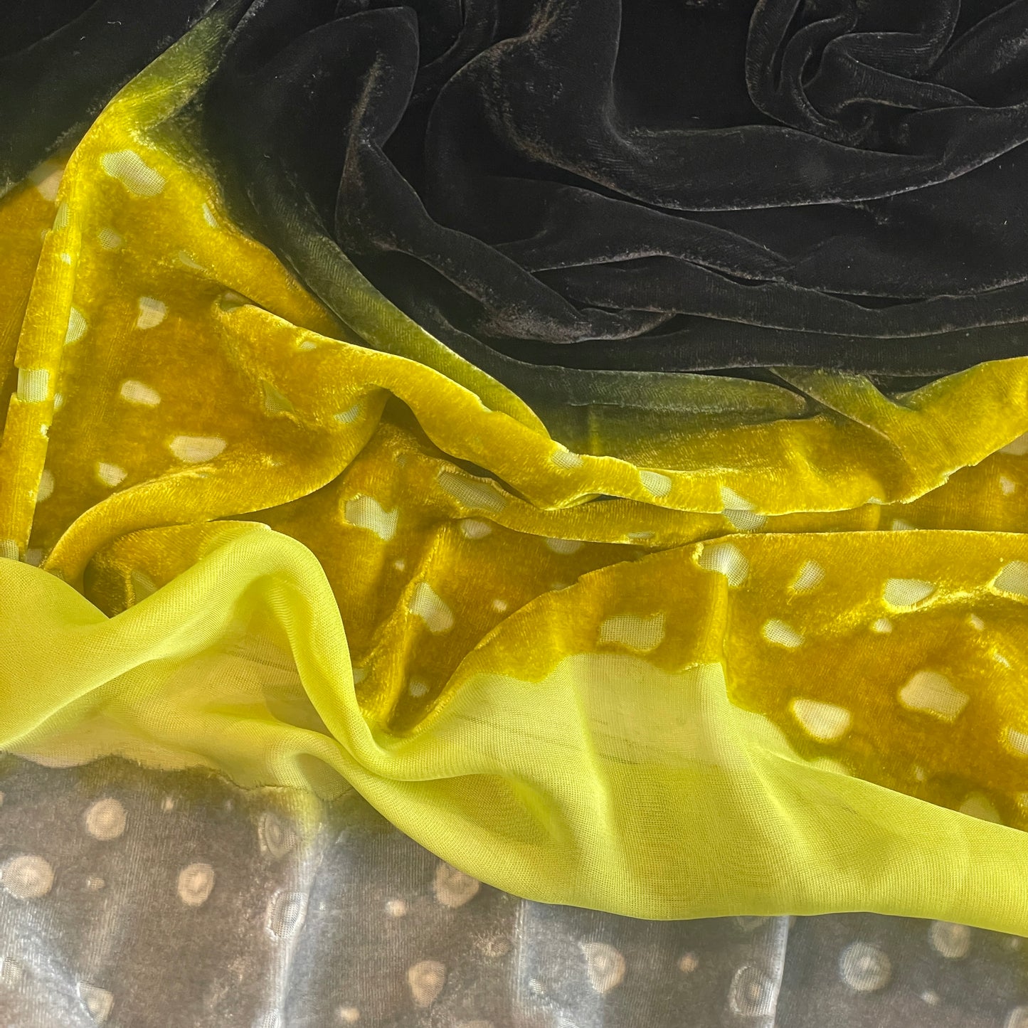 Chartreuse border spot silk velvet velvet