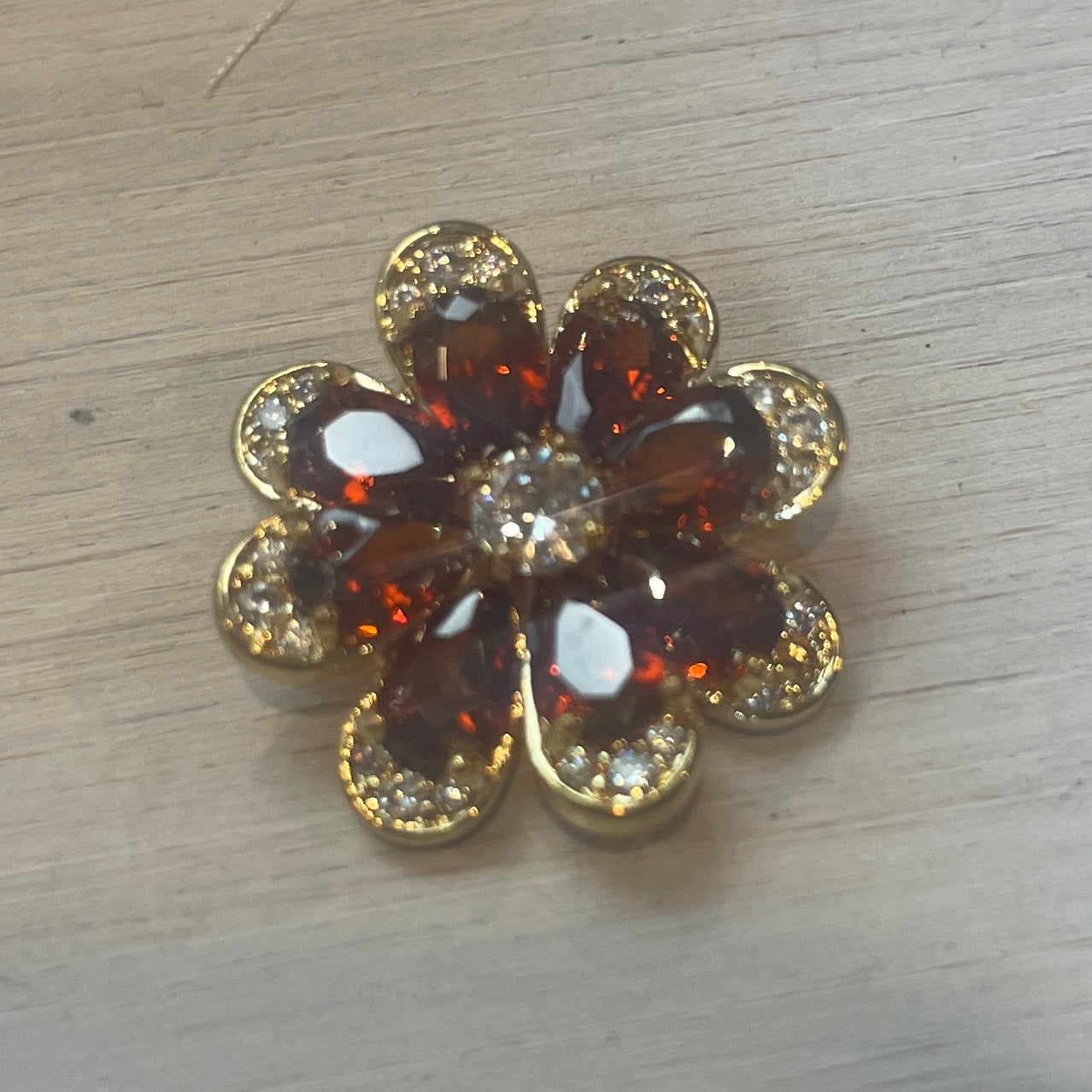 Amber stone flower button