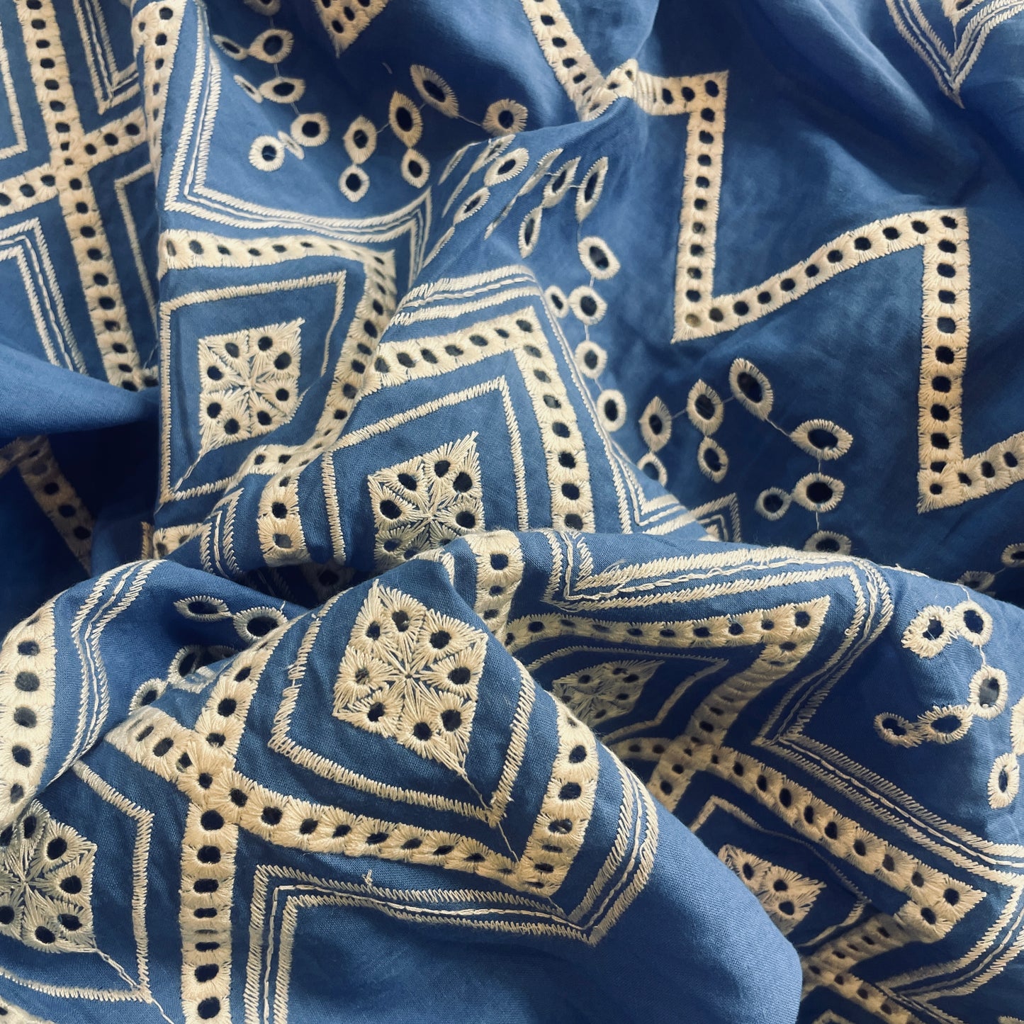 Sorento capri Embroidered broderie