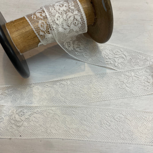 Manon 35mm white nylon lace