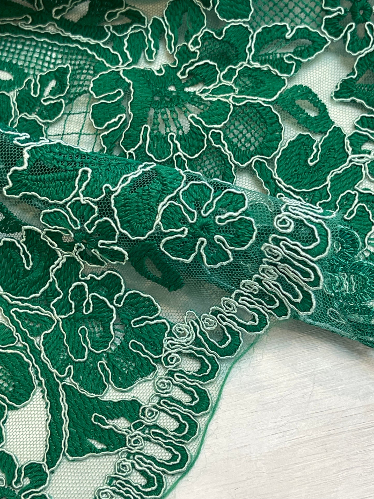 1.15 mtrs  Emerald corded scallop lace