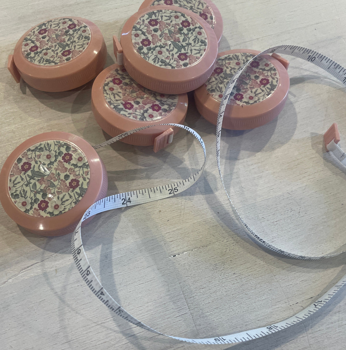 Retractable tape measure pink floral
