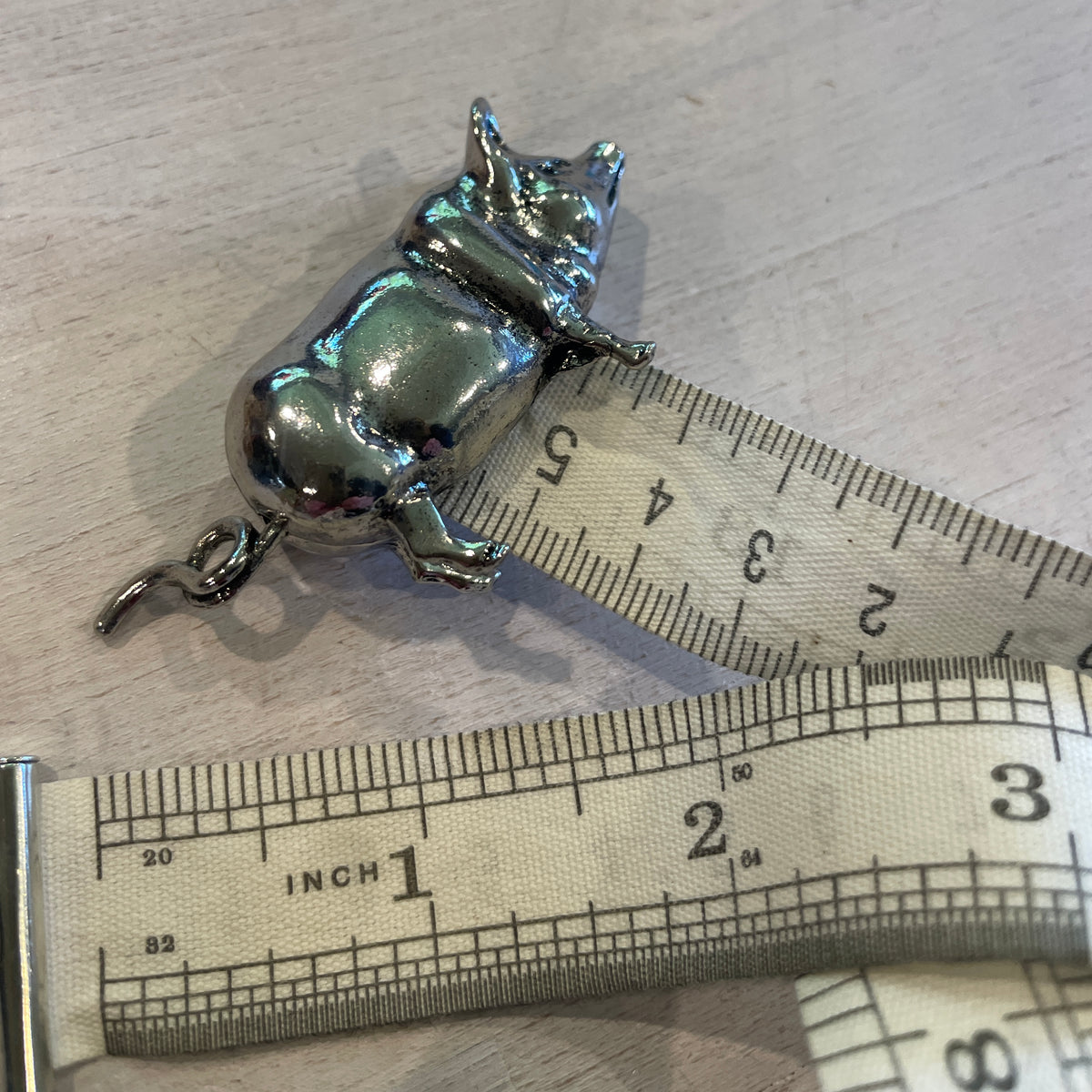 Vintage style pig tape measure