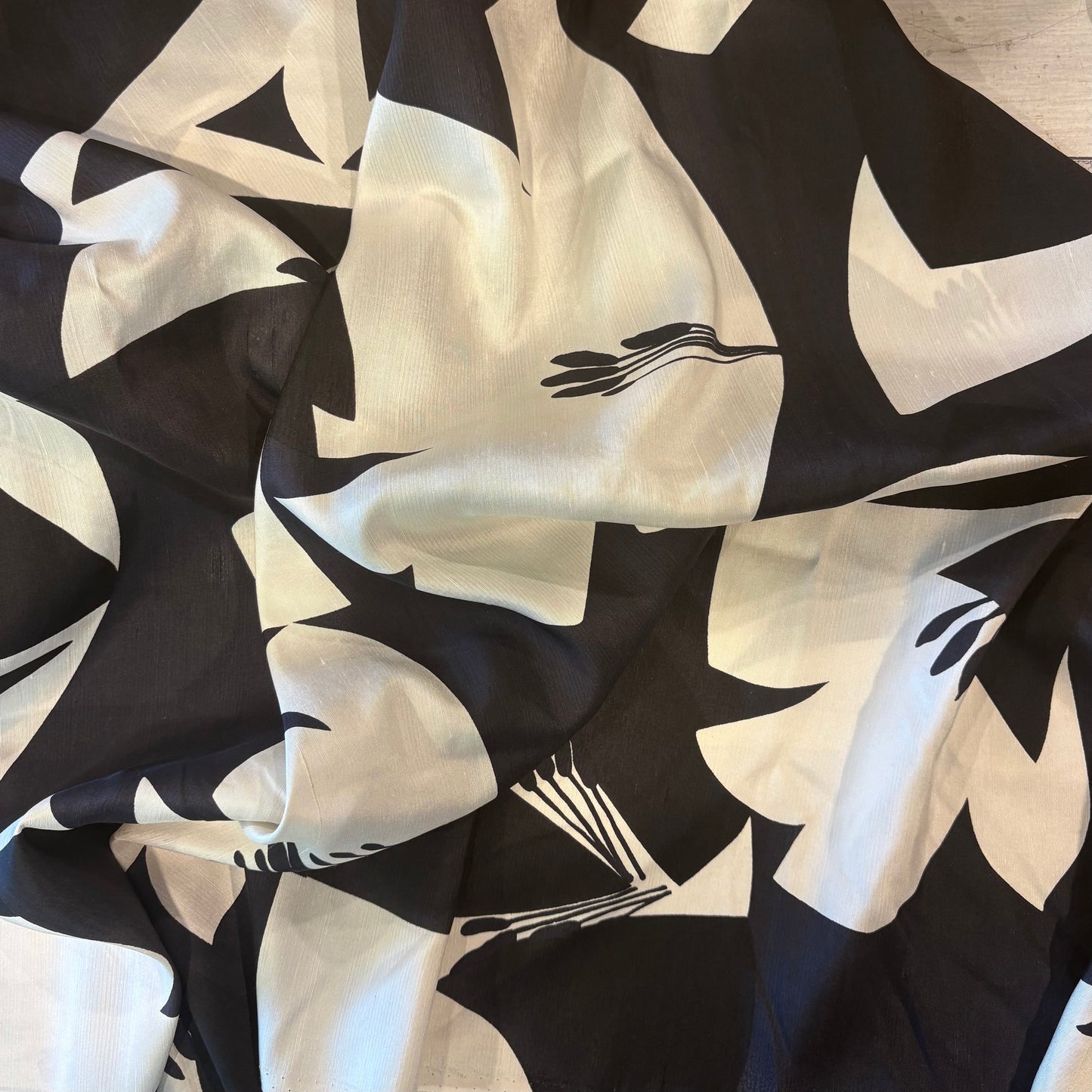 1.4m Bold Flowers Silk Lightweight Shantung