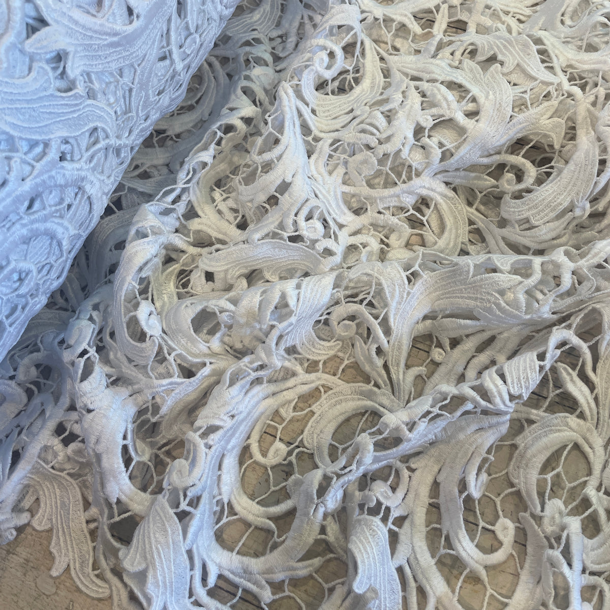 Fleur swirl white guipure lace