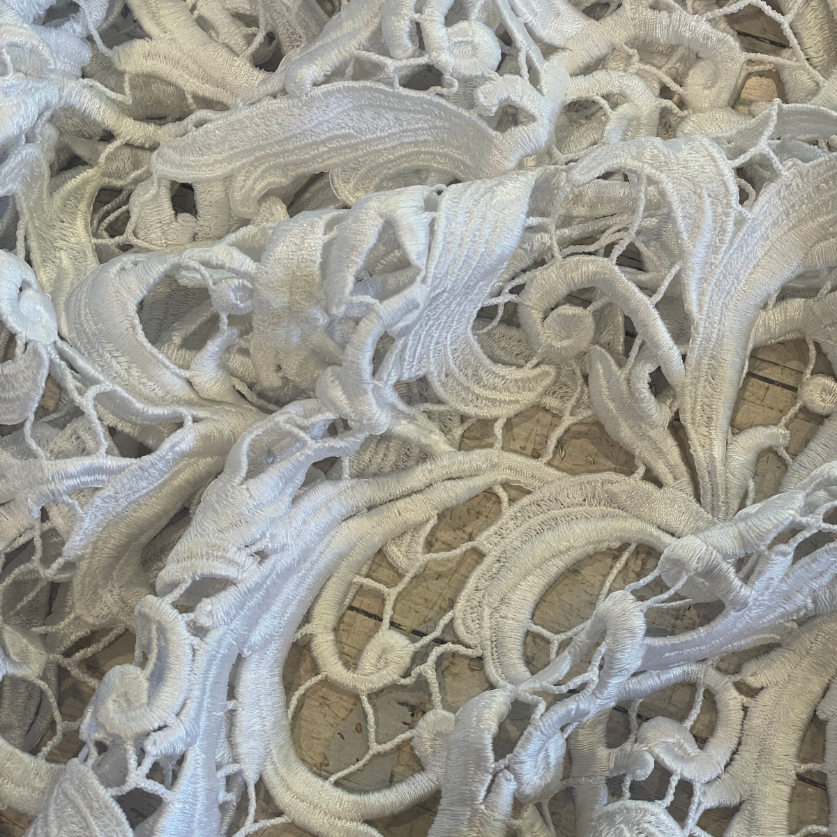 Fleur swirl white guipure lace
