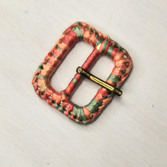 Raffia buckle