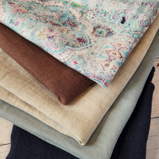 33. 5 pieces Assorted linen
