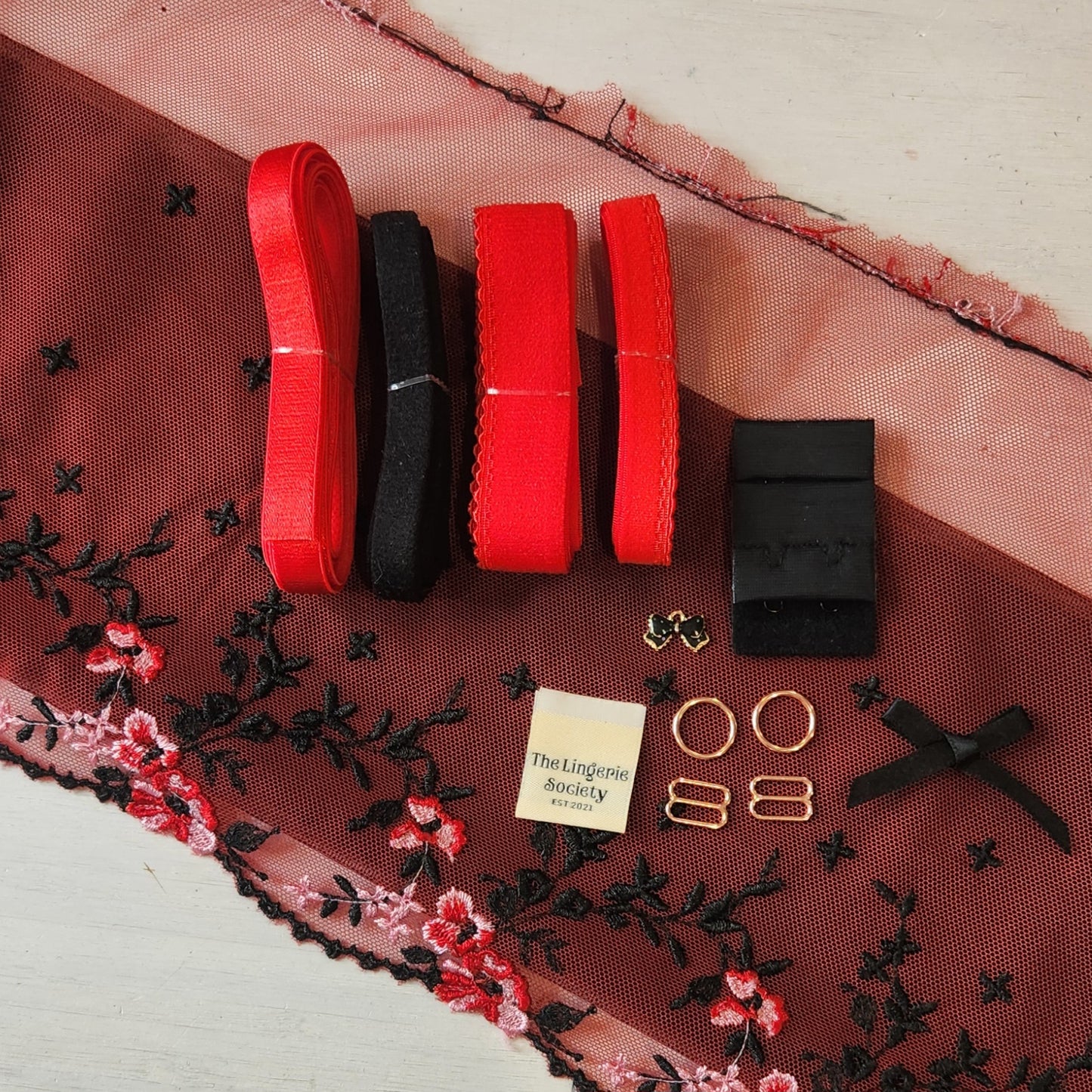 Scarlet elegance wired bra kit