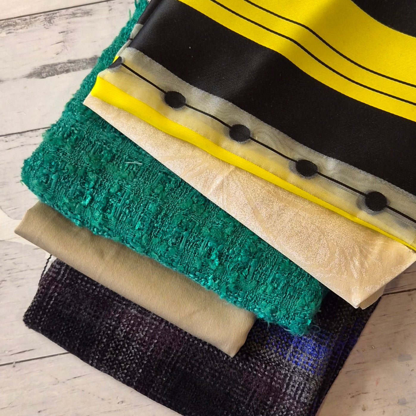 27. 5 pieces assorted cotton, wool and viscose fabrics
