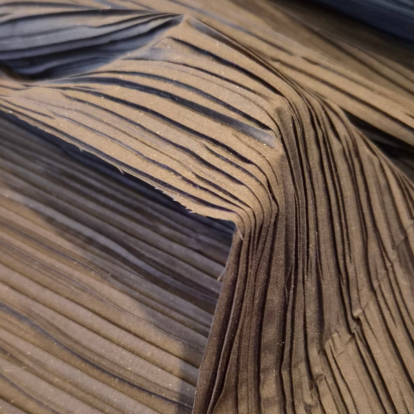 Raven Perma Pleat poly viscose