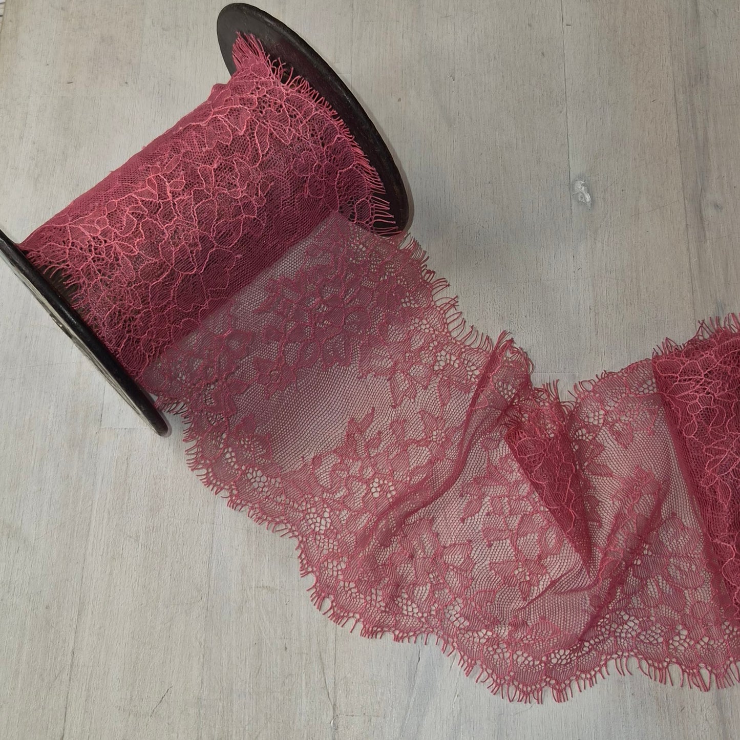 3mtrs MOSS & SPY Berry Eyelash Lace