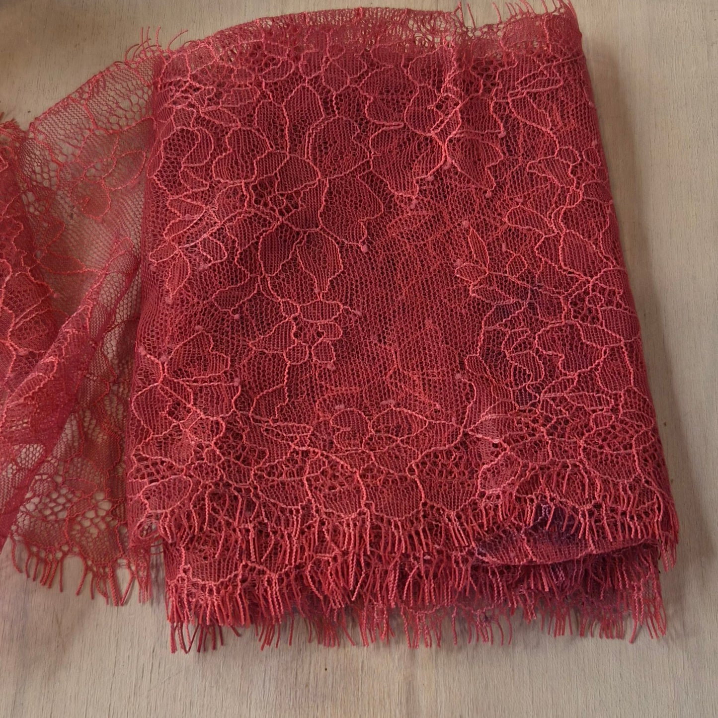 3mtrs MOSS & SPY Berry Eyelash Lace