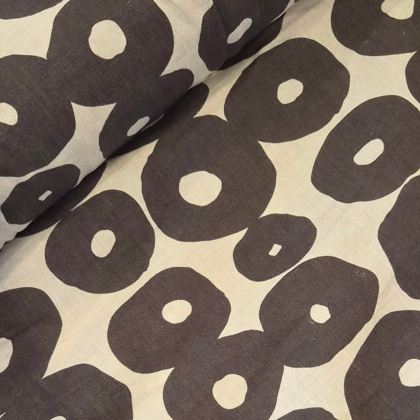 Arty spots linen