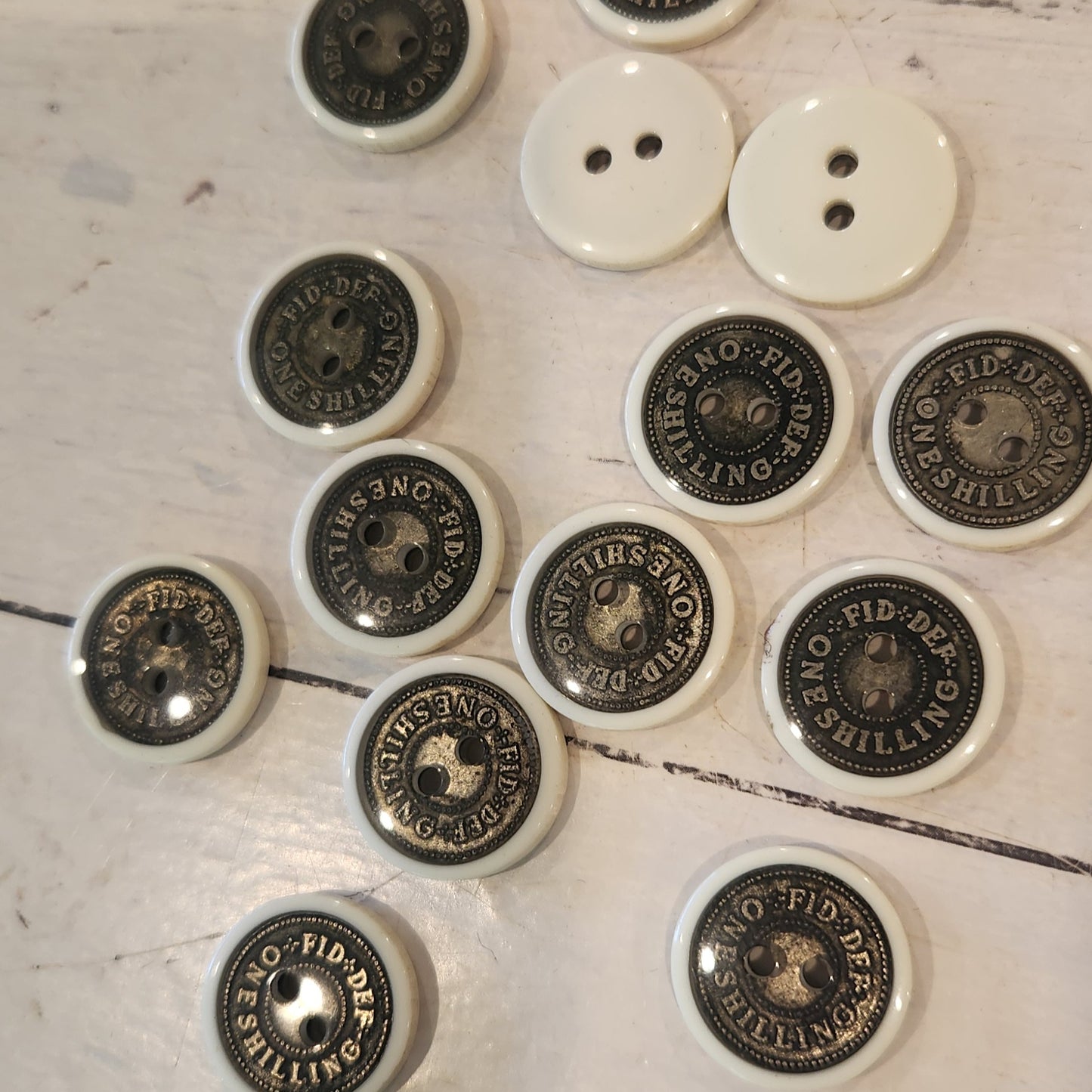 One schilling 17mm button