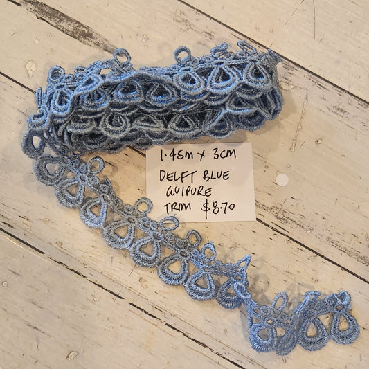 1.45m Delft blue guipure trim