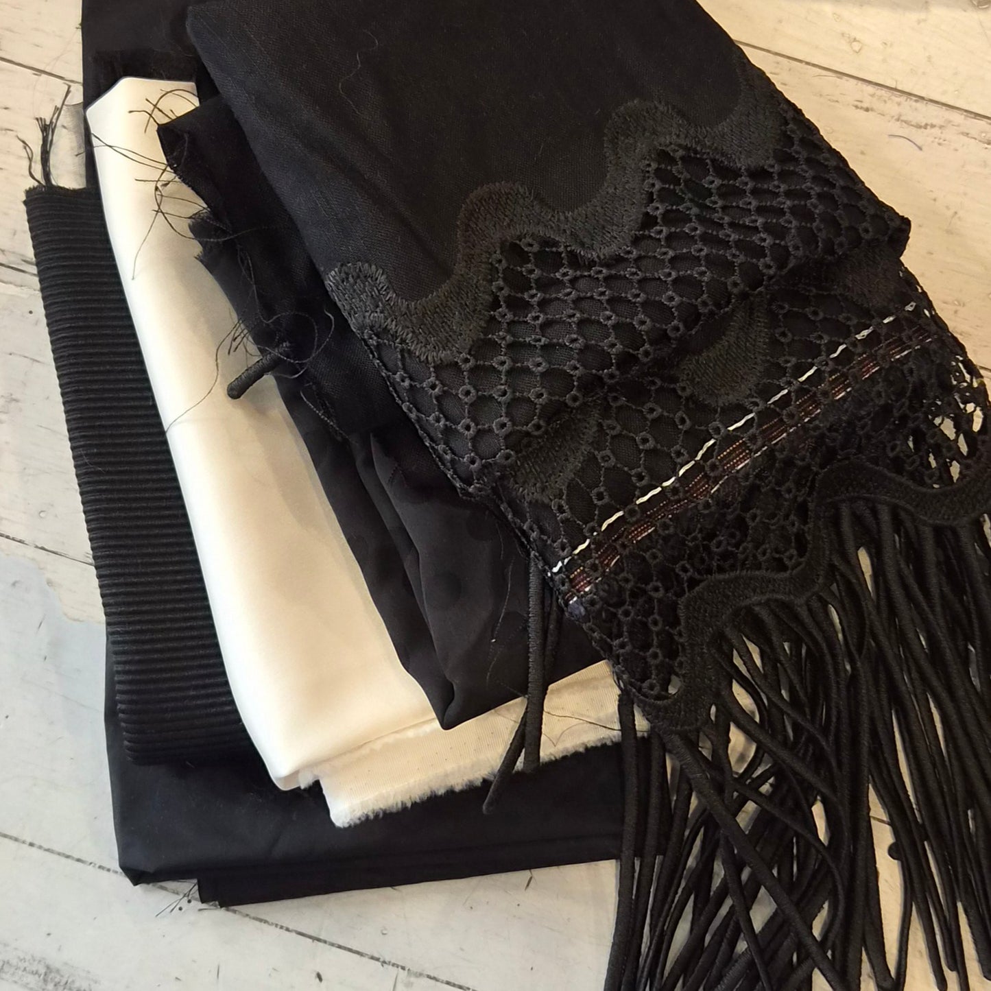 135. 5 pieces assorted guipure lace, silk satin, taffeta