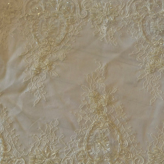2.8m scalloped edged corded lace