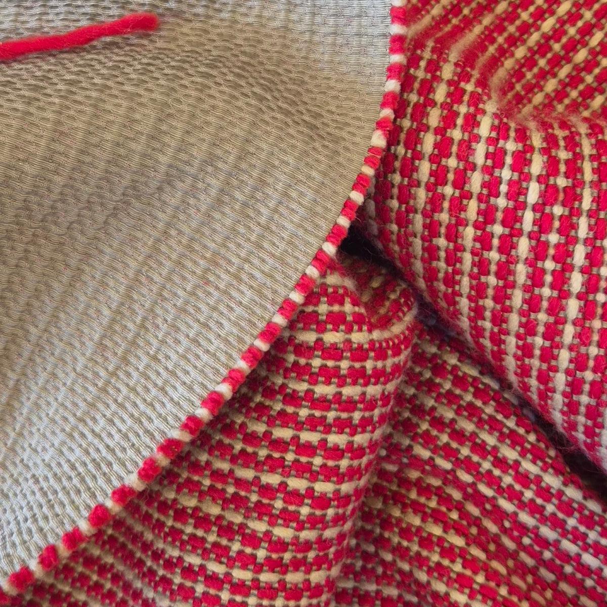 2.8m Red and beige wool coating