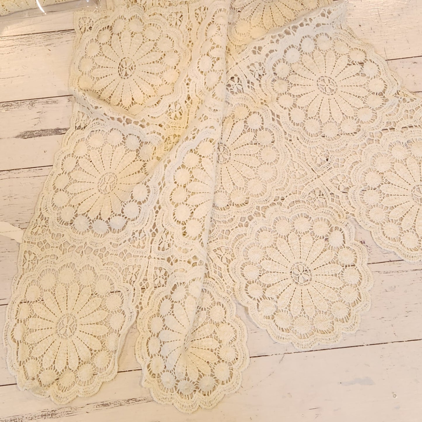 22. Cream cotton lace trim piece