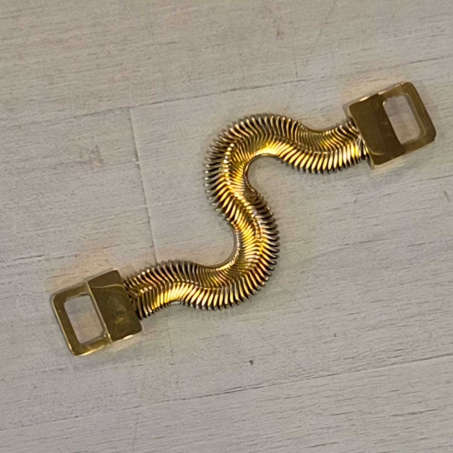 Slinky gold small embellishment