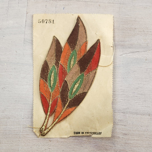Three green leaves vintage motiff