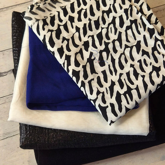 52. 5 pieces cotton, viscose and lurex brocade