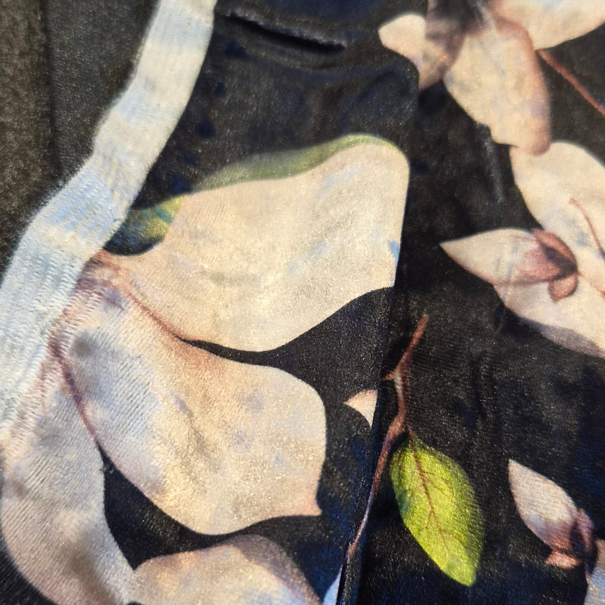 White flower velour knit