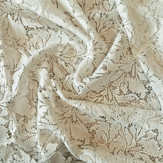 Leaves entwined guipure lace