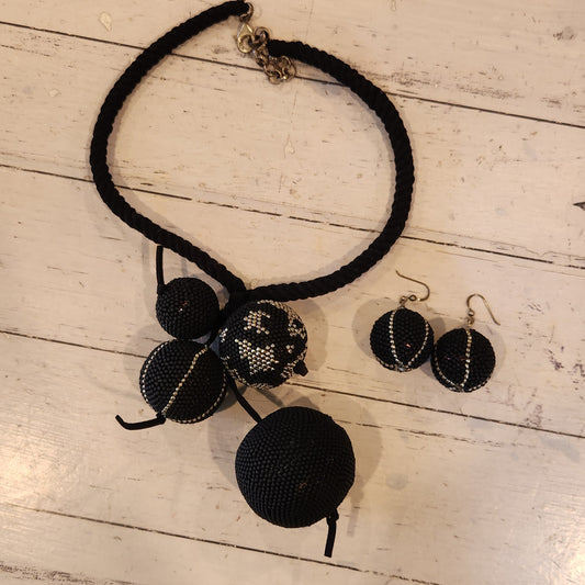 Buable chocker and earings