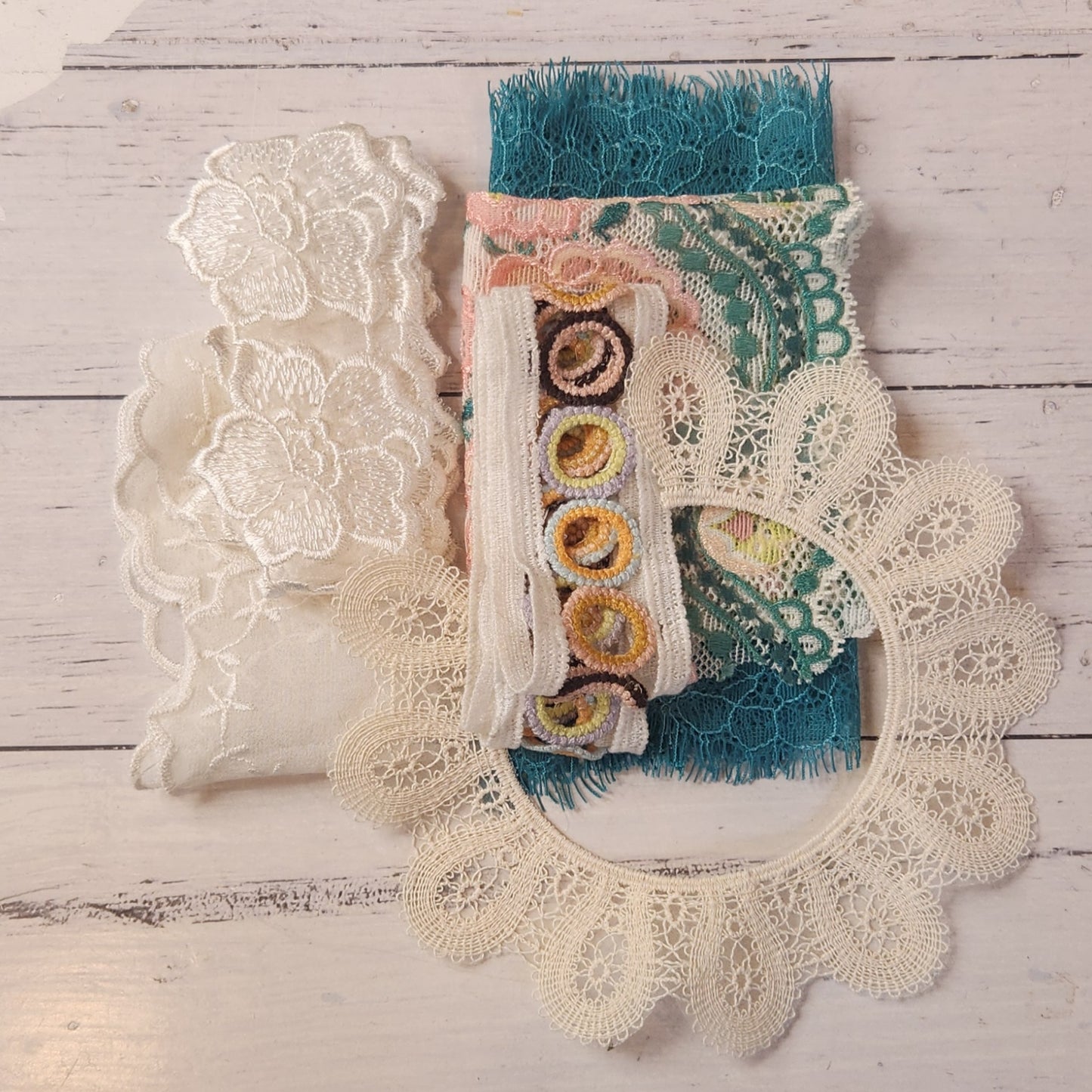 6 pieces Assorted lace