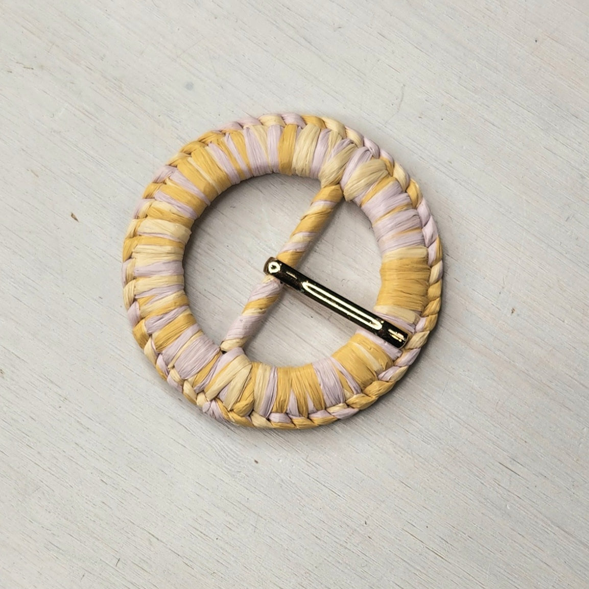 Raffia buckle