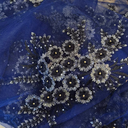 2.9m Royal daisies 3D embroidered tulle