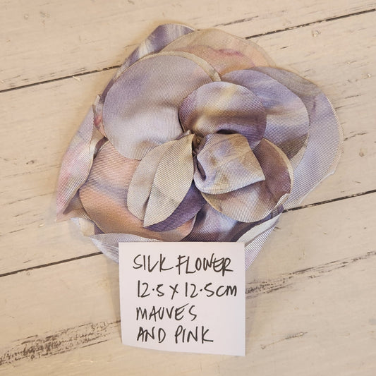 12.5cm x 12.5cm Silk flower